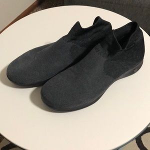 Skechers Gogo Max Slip Ons